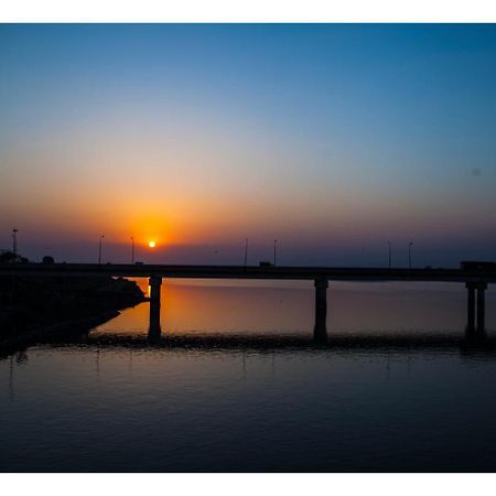 Hotel Akbars Kinara Gujrat Bagian luar foto