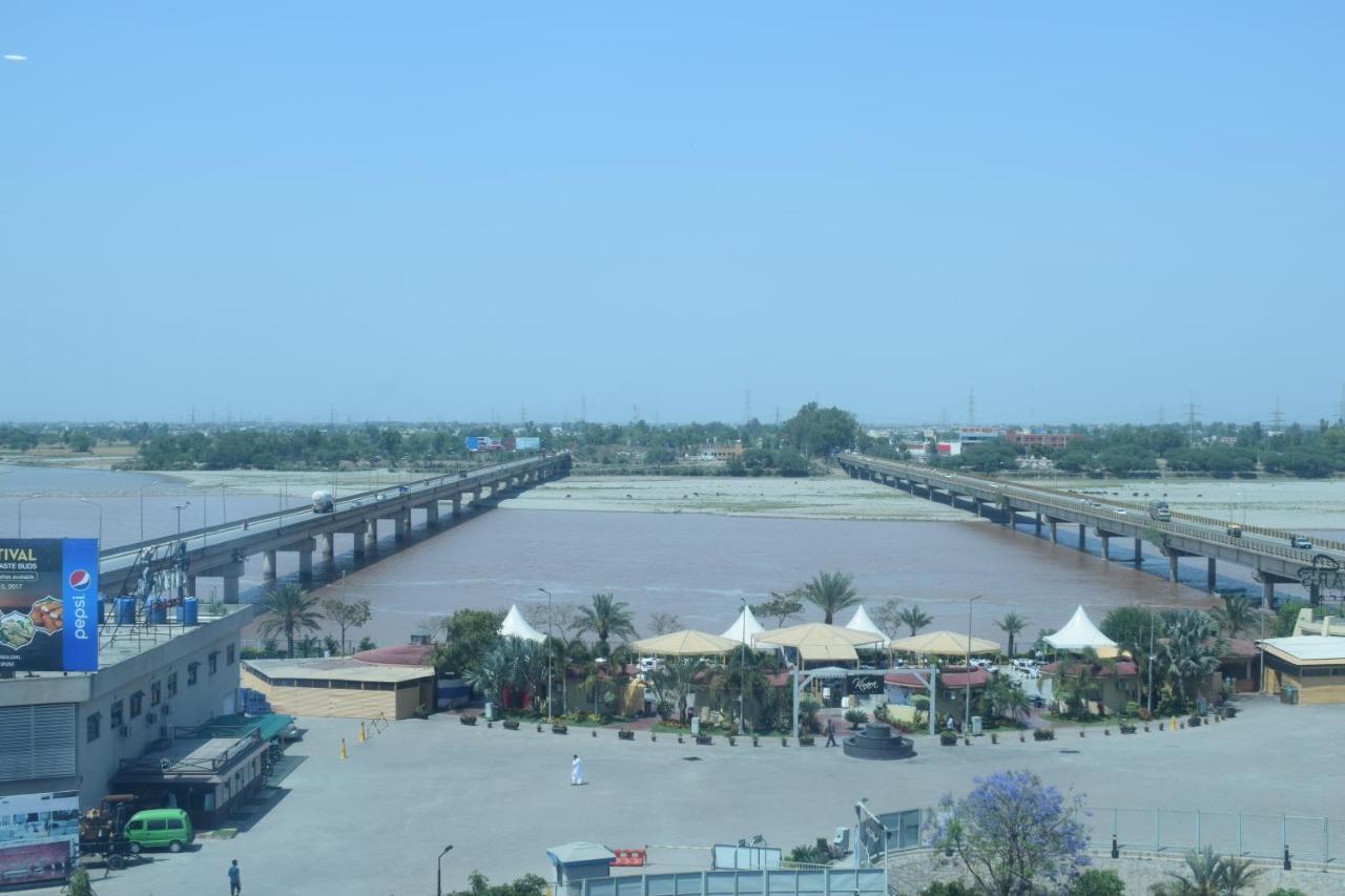 Hotel Akbars Kinara Gujrat Bagian luar foto